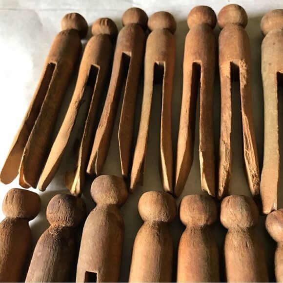 Vintage Weathered All Wood Round Top Push Clothespins (25) - Picture 6 of 16